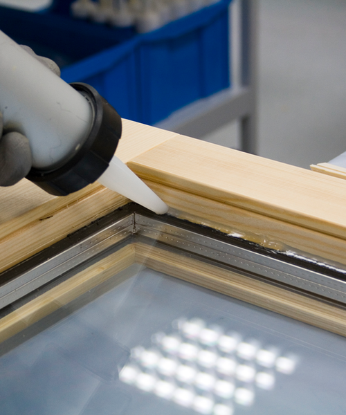 Glasleistenfüller für Holzfenster und Holz‑Alufenster Glasleistenfüller für Holzfenster und Holz‑Alufenster