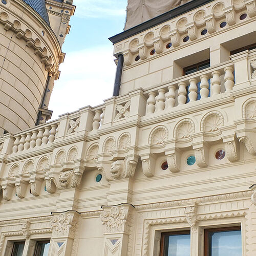 Opulent mit Stuck verzierte Fassade des Schweriner Schlosses