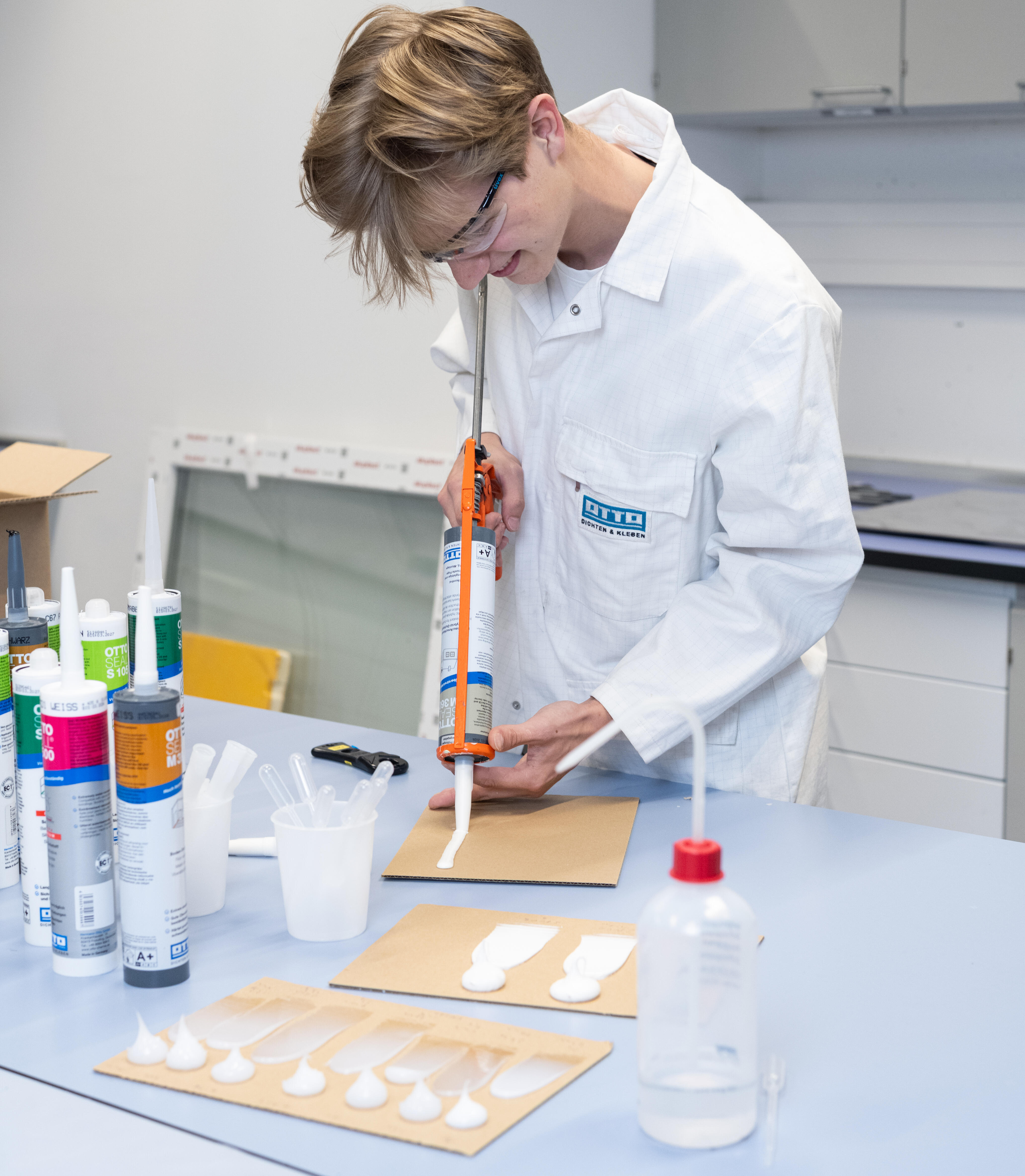 chemielaborant-2-cropped.jpg